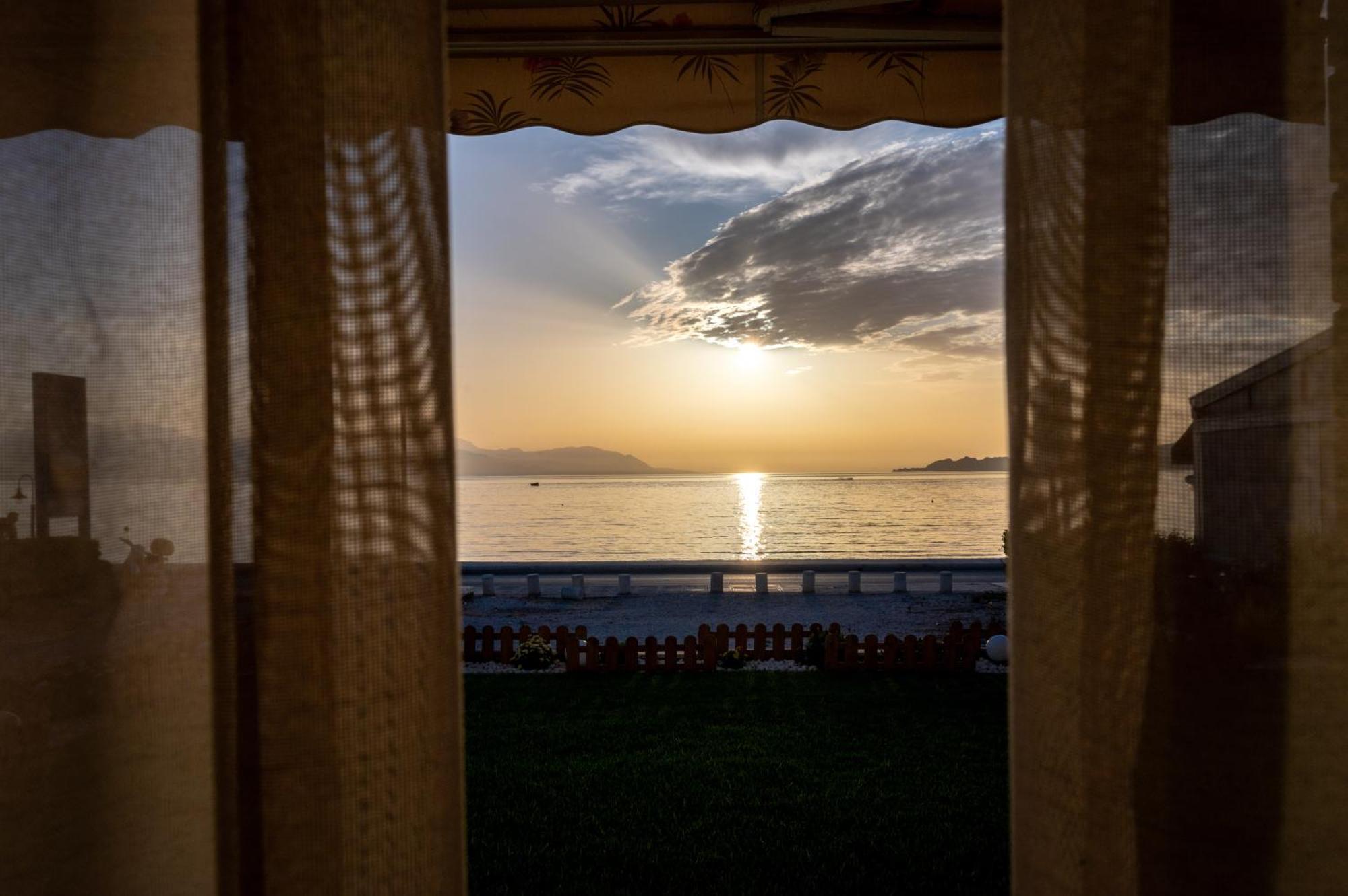 Loutraki Sea Sunset Leilighet Eksteriør bilde