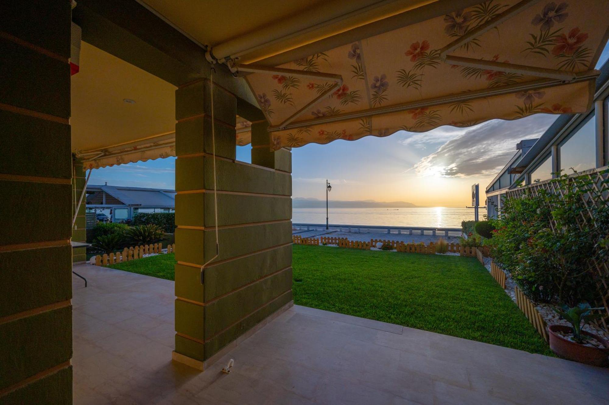 Loutraki Sea Sunset Leilighet Eksteriør bilde